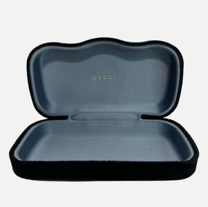 GUCCI **Emty** Clamshell Hard  Sunglasses Black Velvet Case Gray Interior.